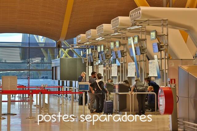 Postes Separadores: ¿Por Qué Son Esenciales para Organizar Espacios y Eventos?